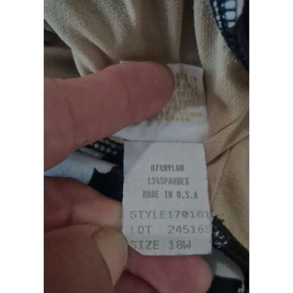 SIRENA II Plus Size Skirted One-Piece Bathingsuit Swimsuit Women's Size 18W - Picture 4 of 4